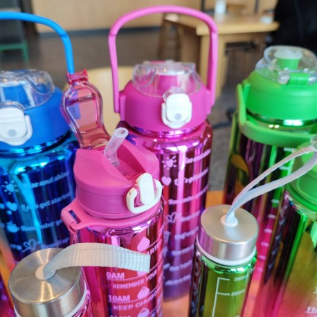 Бутылка для воды спортивная 3 в 1 с гальваническим покрытием, градиентный цвет 640 мл пружинная крышка  оптом-4