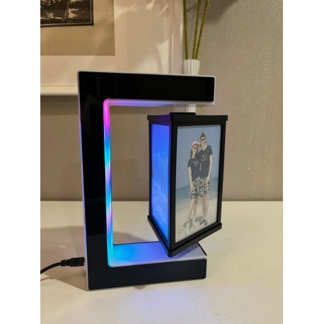 Левитационная фоторамка-ночник ТРЕУГОЛЬНИК, 3 фото  оптом-3